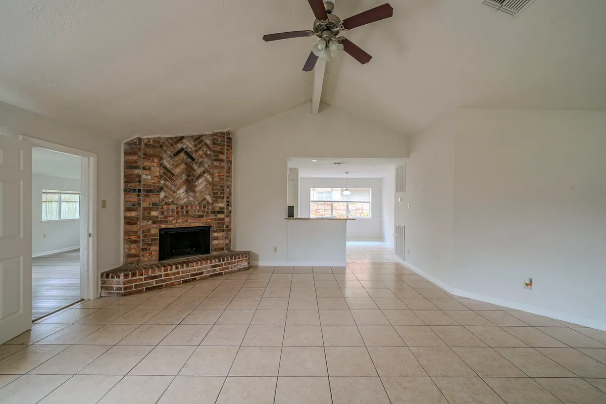 Houston Suburbs Real Estate | View 16742 Quail Run Drive | Listing