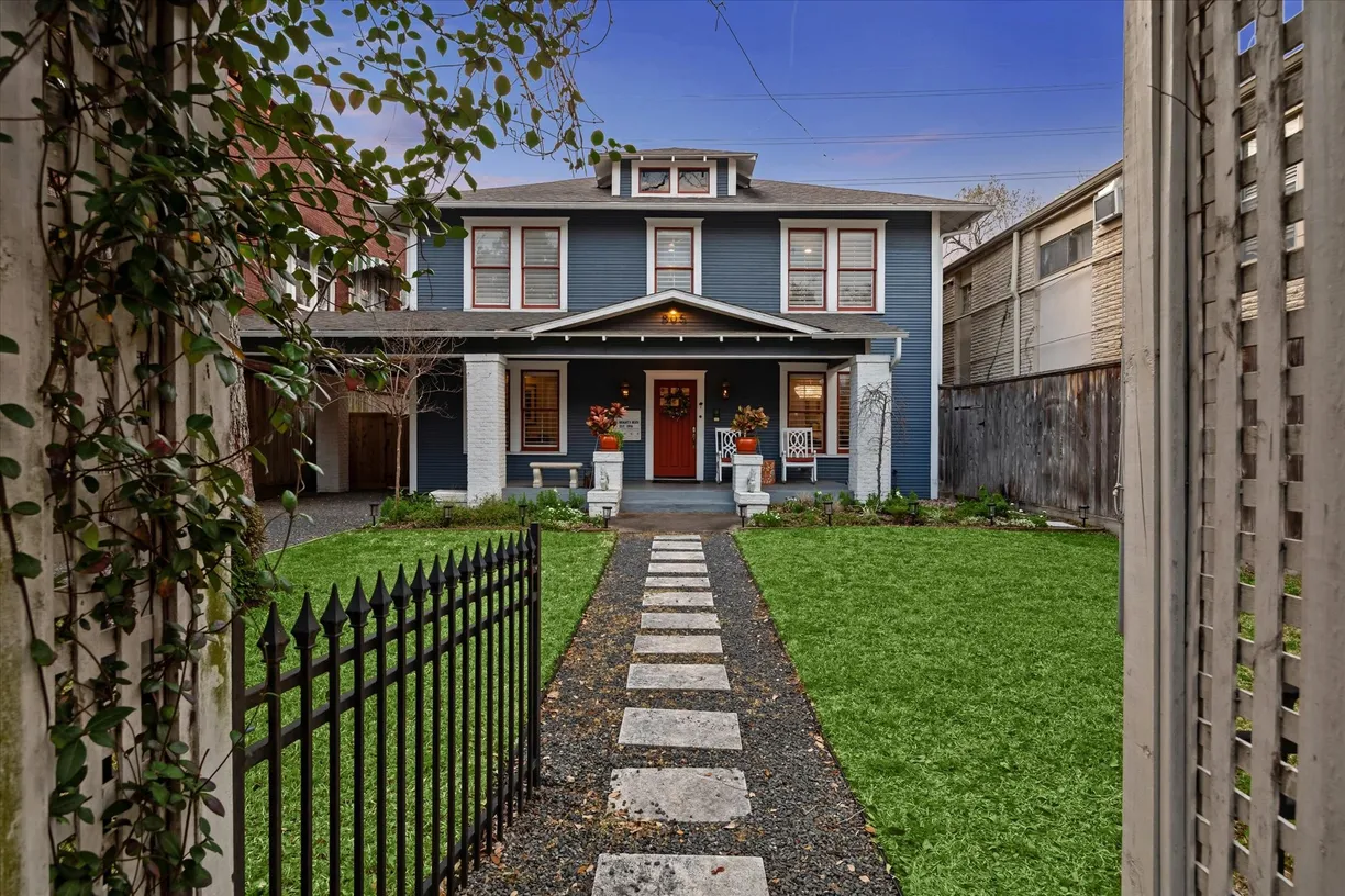 Houston Real Estate | View 805 Heights Boulevard | 4 Beds, 3 Baths