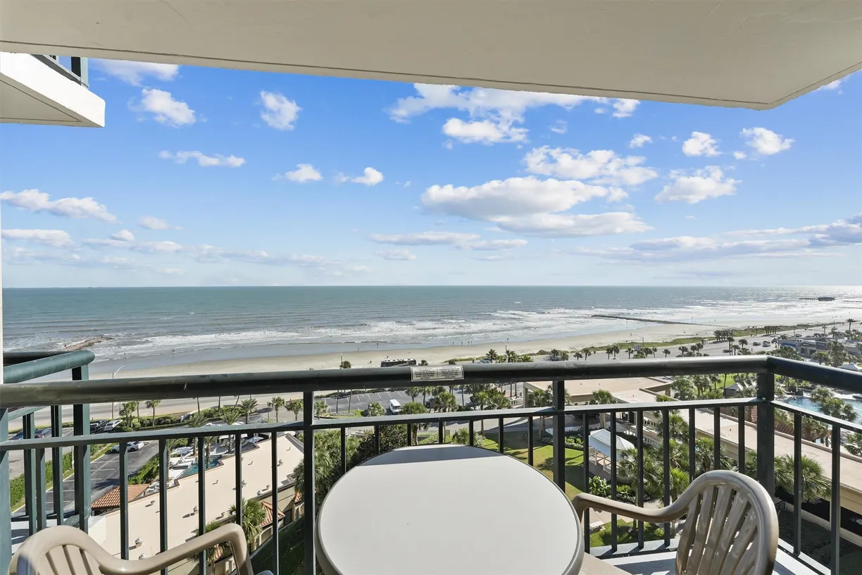 Houston Real Estate | View 5220 Seawall Boulevard, 1134C | 1 Bed, 1 Bath