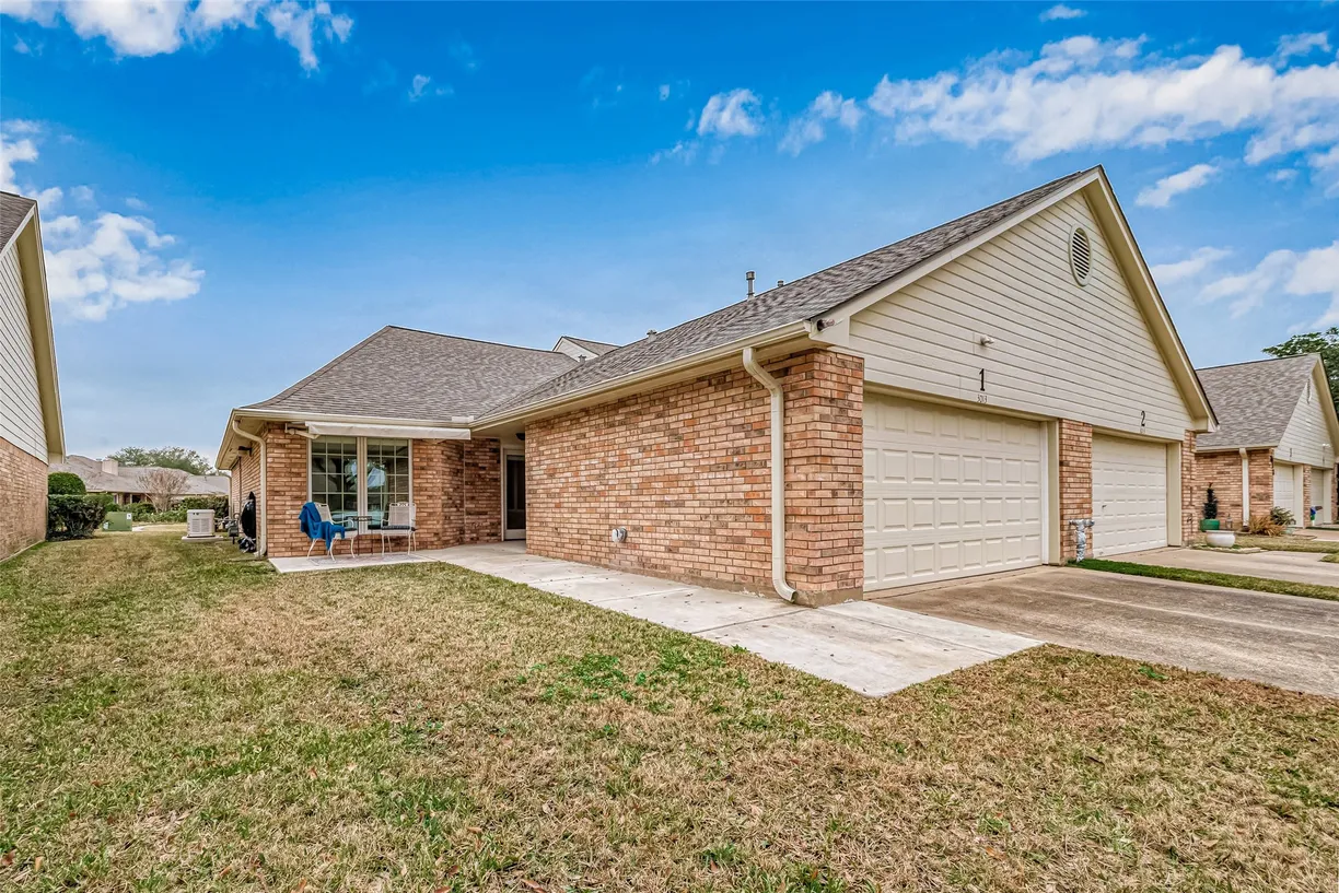 Houston Real Estate | View 3013 Flower Field Lane, 1 | 2 Beds, 2 Baths