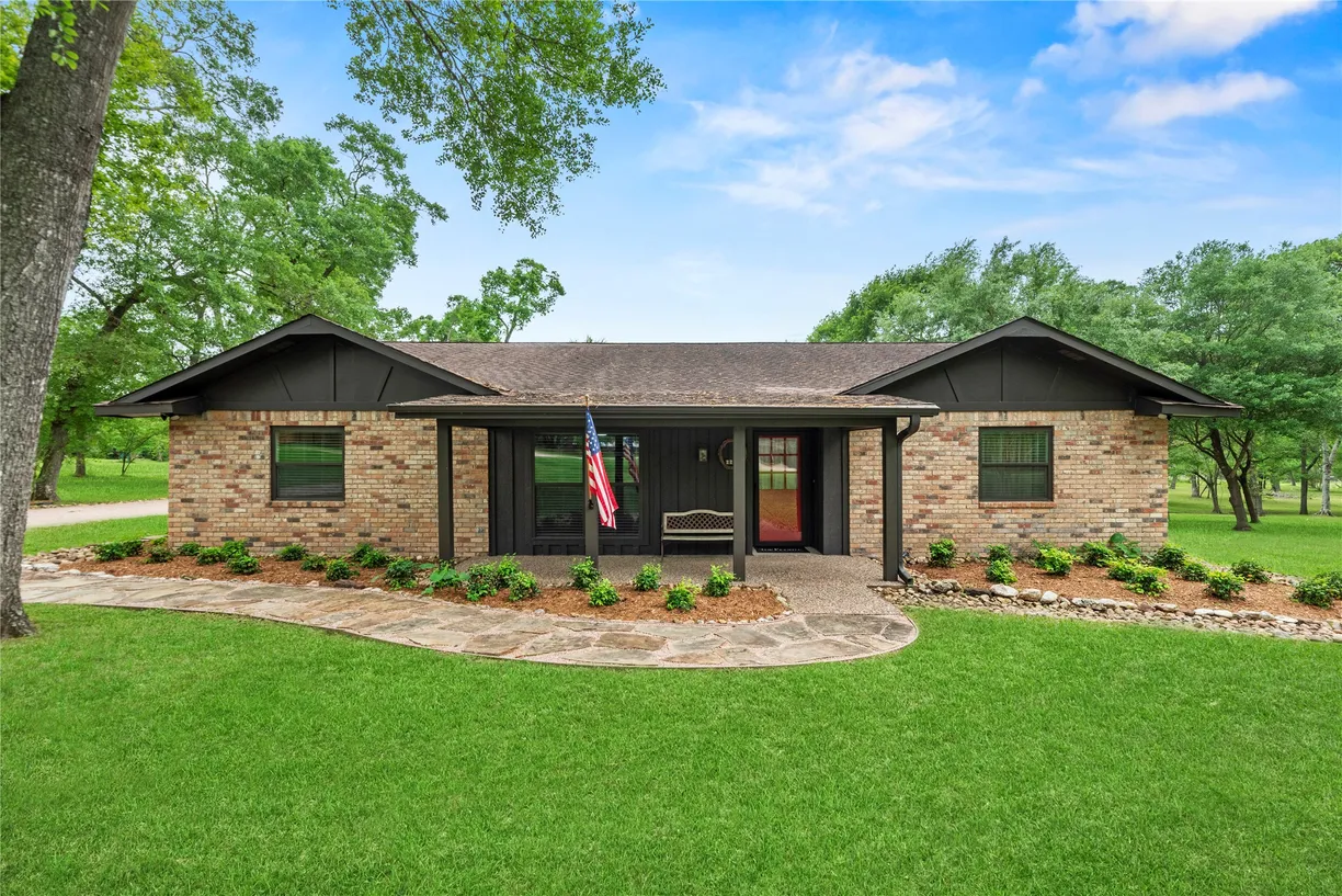 Houston Real Estate | View 2219 Black Hawk Lane | 3 Beds, 2 Baths