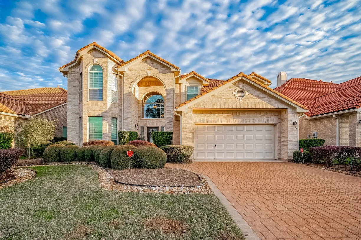 Houston Real Estate | View 11711 Lismore Lake Drive | 6 Beds, 3 Baths