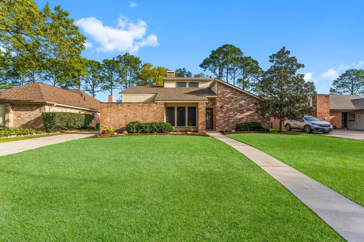 Houston Real Estate | View 14922 Elmont Drive | 3 Beds, 2 Baths