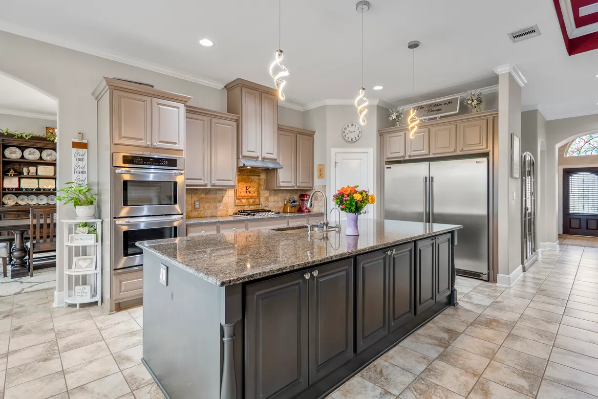 Houston Real Estate | View 11 Waterstone Court | Listing