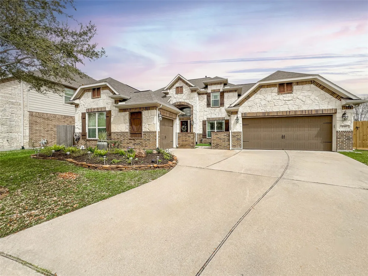 Houston Real Estate | View 2327 Hamilton Pool Lane | 5 Beds, 4 Baths