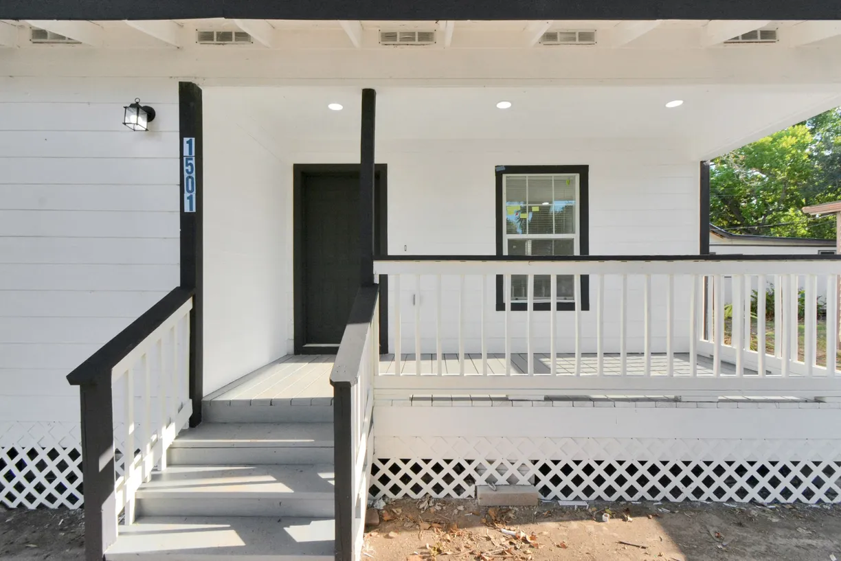 Houston Real Estate | View 1501 Maiden Lane | 3 Beds, 2 Baths