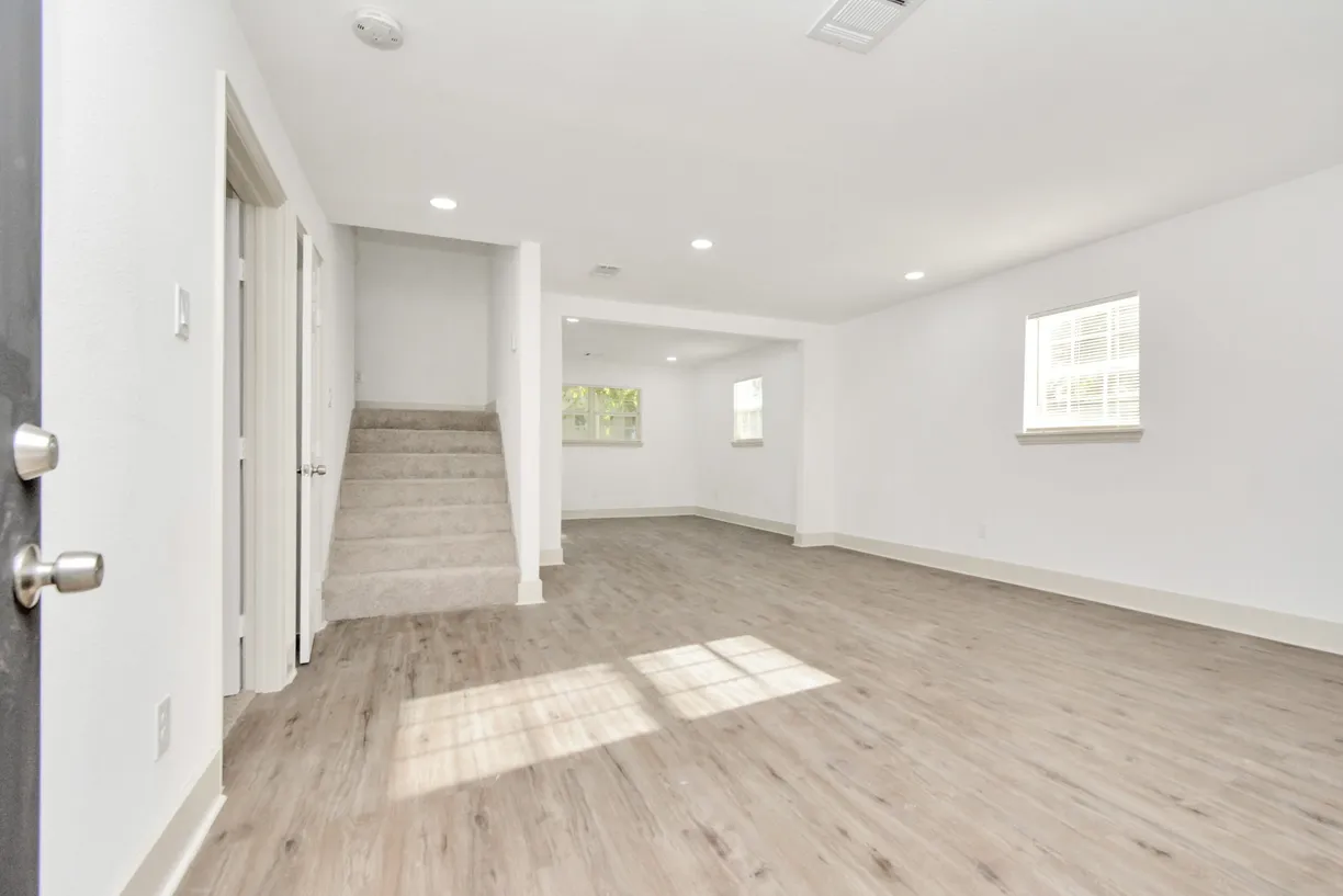 Houston Real Estate | View 1501 Maiden Lane | Listing