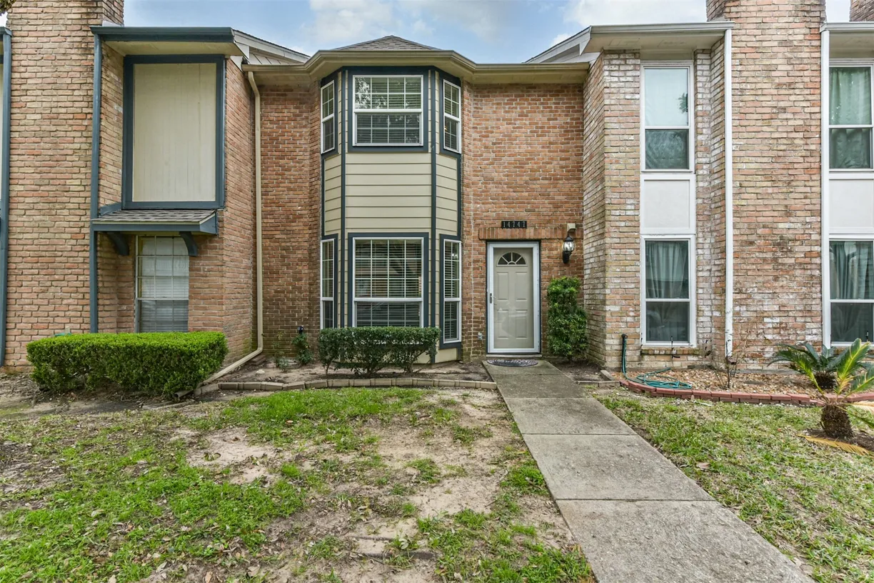 Houston Real Estate | View 14747 Perthshire Road | 2 Beds, 2 Baths