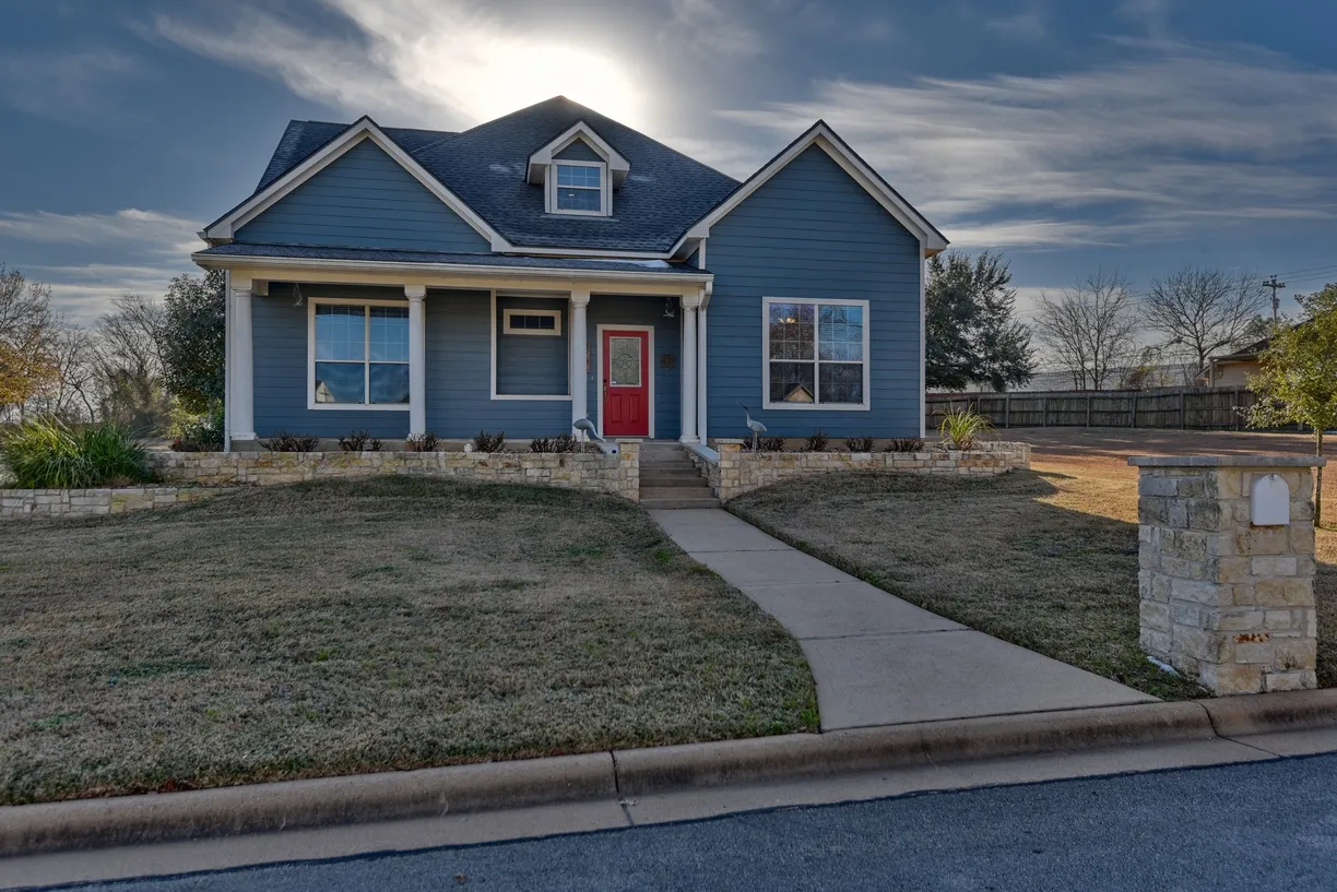 Houston Suburbs Real Estate | View 2106 Springwood | 3 Beds, 2 Baths