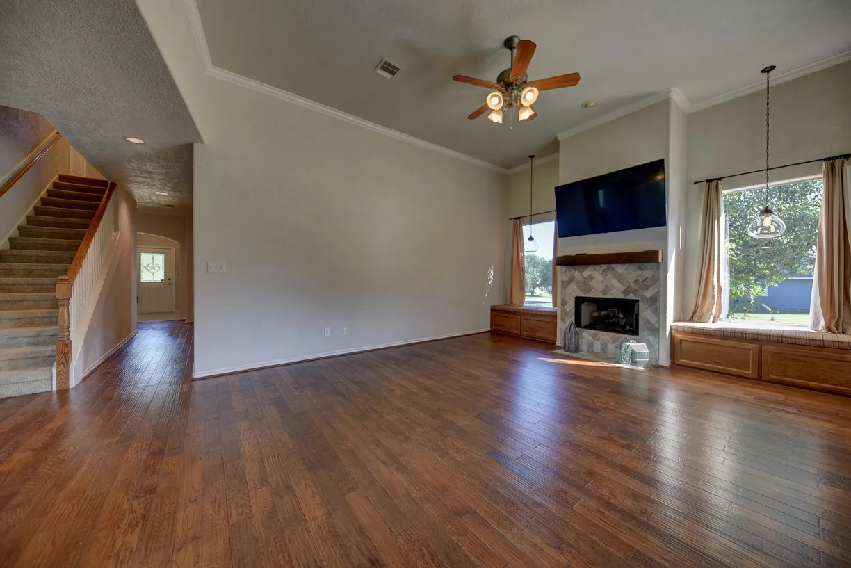 Houston Suburbs Real Estate | View 2106 Springwood | Listing