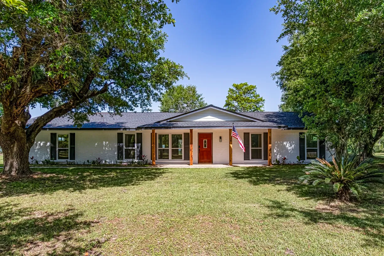 The Woodlands Real Estate | View 652 E Taylor Lake Circle | 3 Beds, 2 Baths