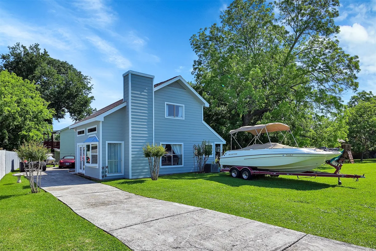 Houston Real Estate | View 10496 Summit Drive | 3 Beds, 2 Baths
