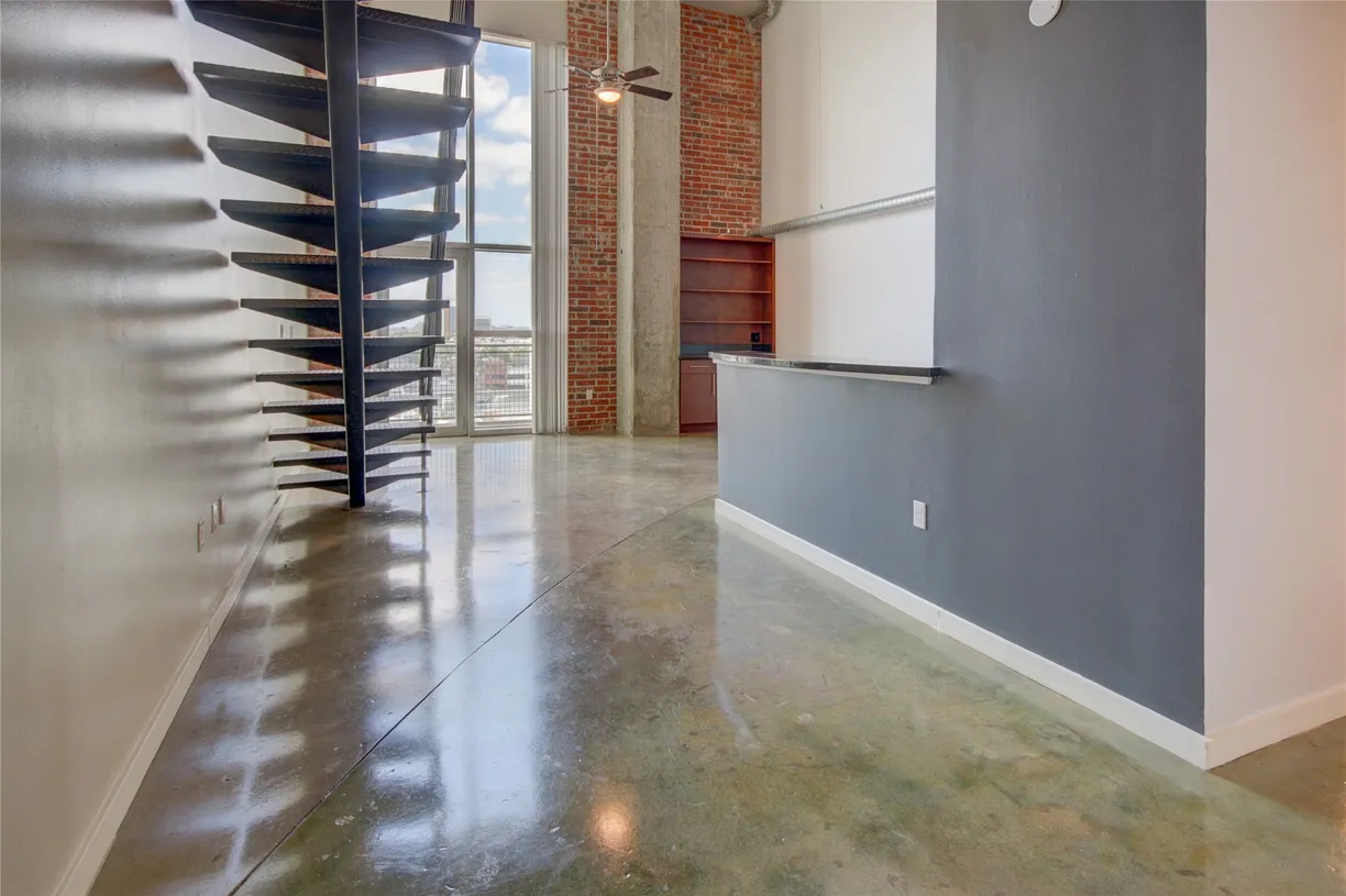 Houston Real Estate | View 2000 Bagby Street, 11439 | 1 Bed, 1 Bath