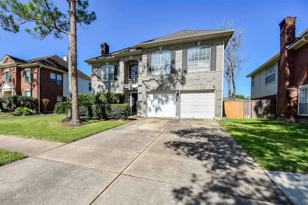 Houston Suburbs Real Estate | View 1207 Green Knoll Drive | 3 Beds, 2 Baths