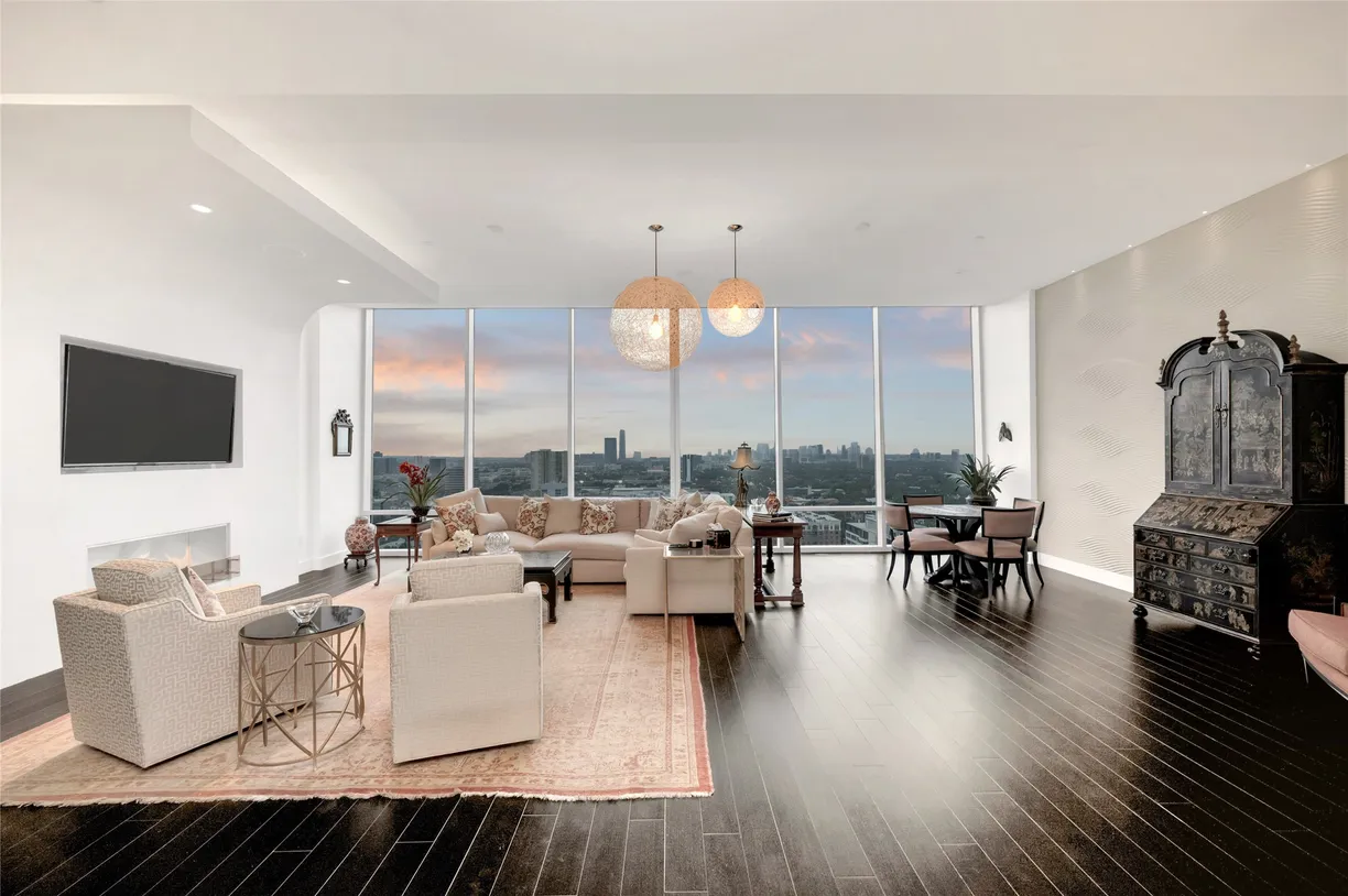 Houston Real Estate | View 2727 Kirby Drive, 19L | 3 Beds, 3 Baths