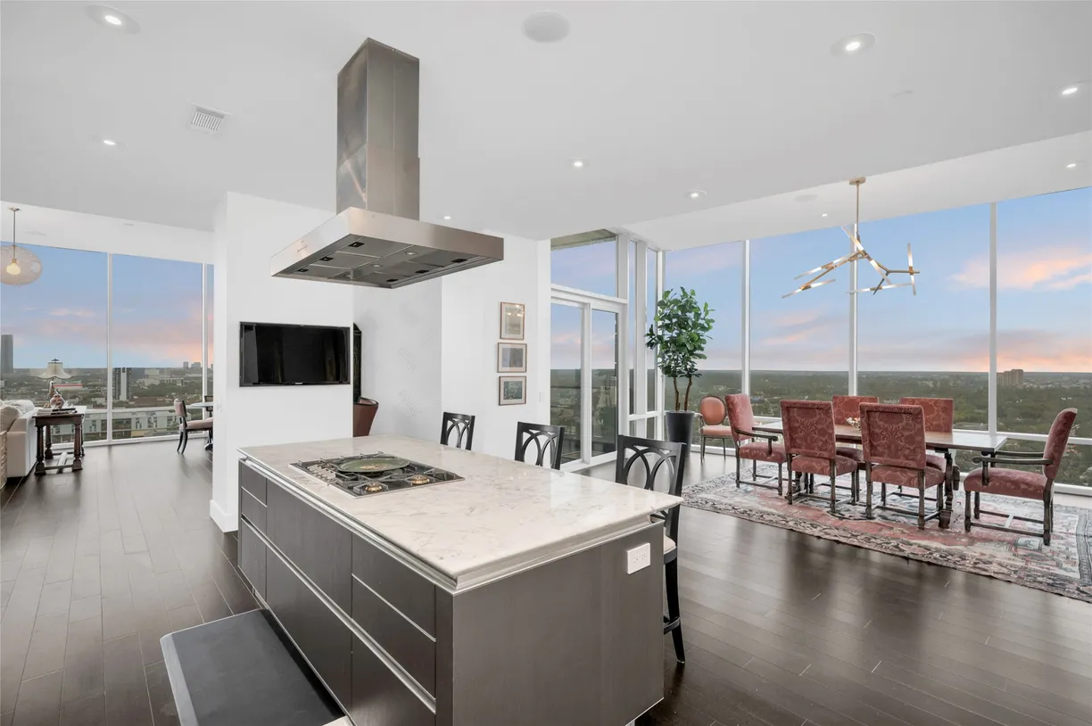 Houston Real Estate | View 2727 Kirby Drive, 19L | Listing