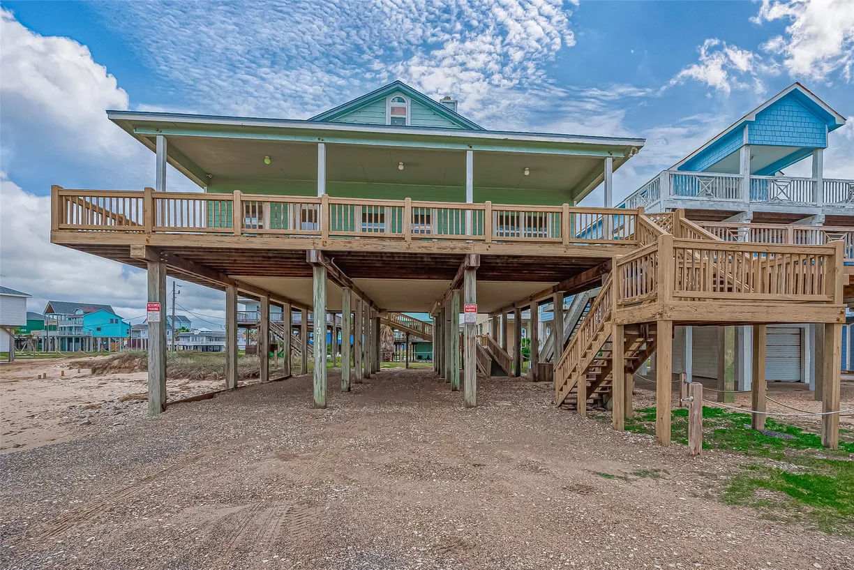 Houston Suburbs Real Estate | View 13111 Gulf Beach Drive | 3 Beds, 2 Baths