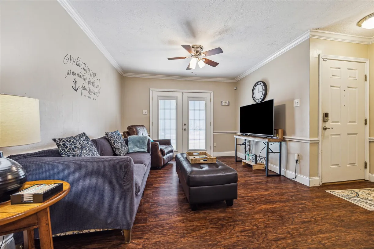 Houston Real Estate | View 2750 Holly Hall Street, 509 | 2 Beds, 1 Bath