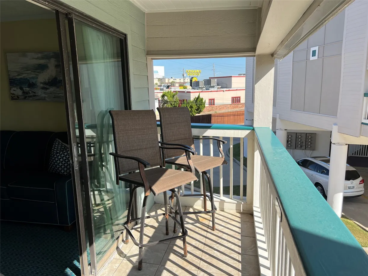 Houston Real Estate | View 6102 Seawall Boulevard, 195A | 1 Bed, 1 Bath