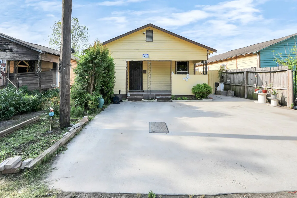 Houston Real Estate | View 3804 Lila Street | Listing