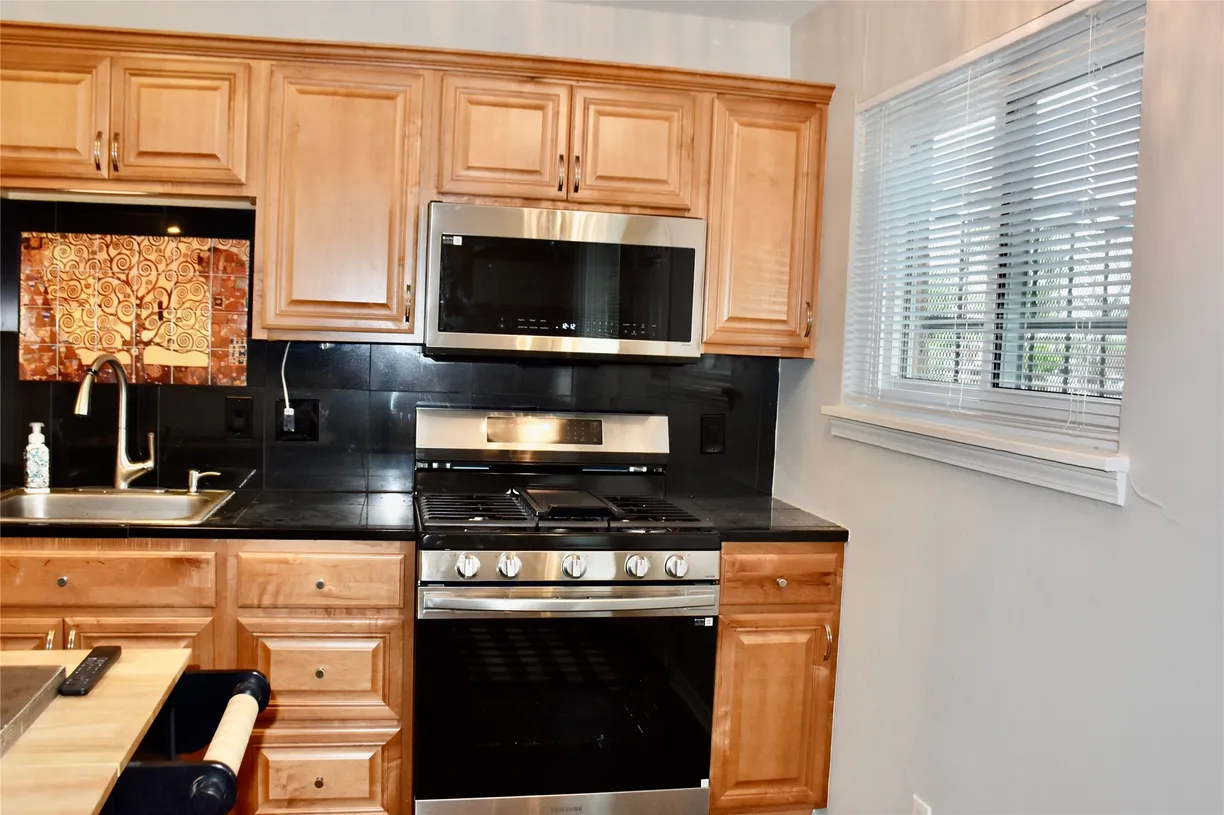 Houston Real Estate | View 1529 Wirt Road, 27 | Listing