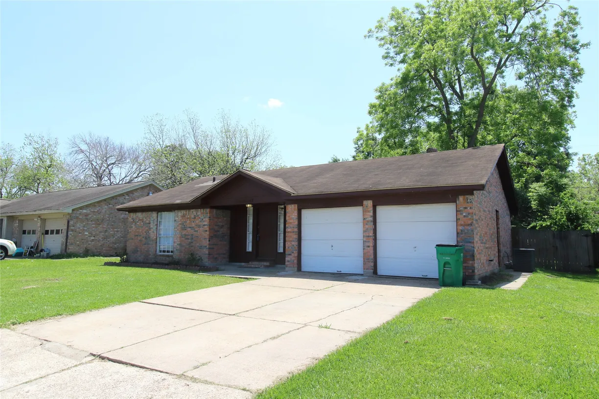 Houston Real Estate | View 701 Meadowglen Drive | Listing