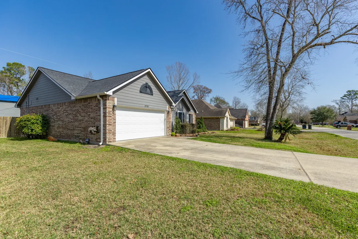 Houston Real Estate | View 2930 Lake Breeze Lane | Listing