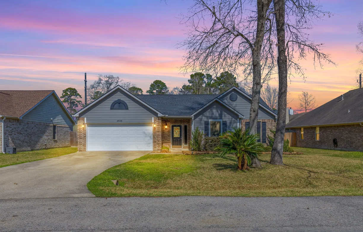 Houston Real Estate | View 2930 Lake Breeze Lane | 3 Beds, 2 Baths