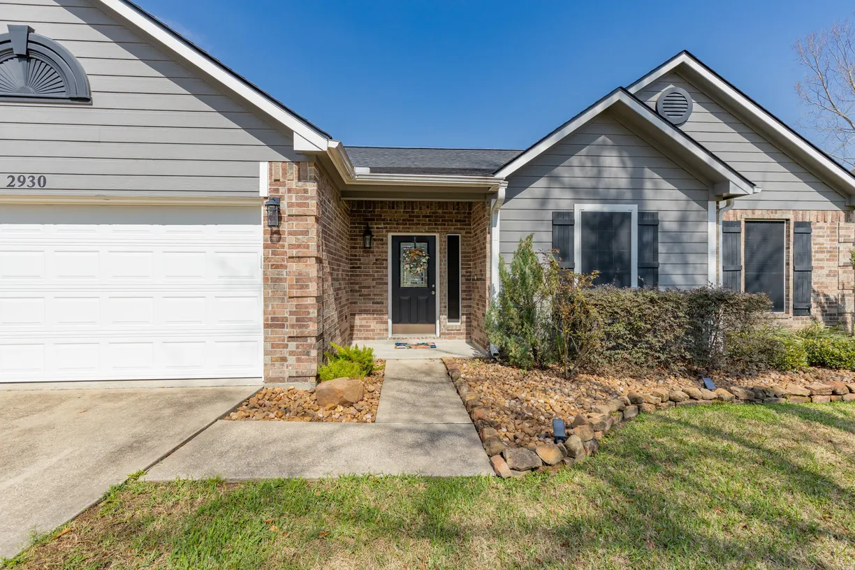 Houston Real Estate | View 2930 Lake Breeze Lane | Listing