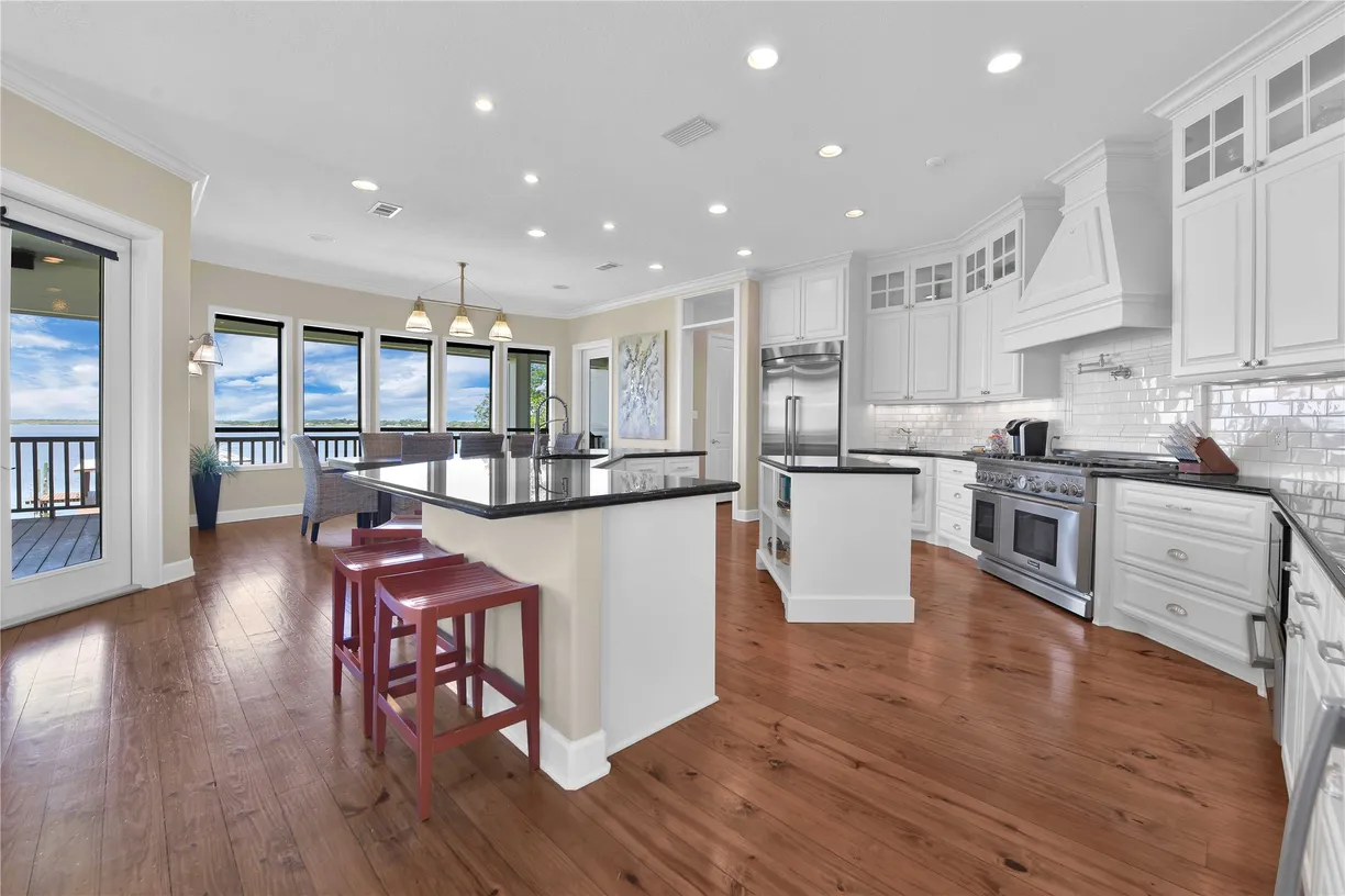 Houston Real Estate | View 438 S Burnett Drive | Listing