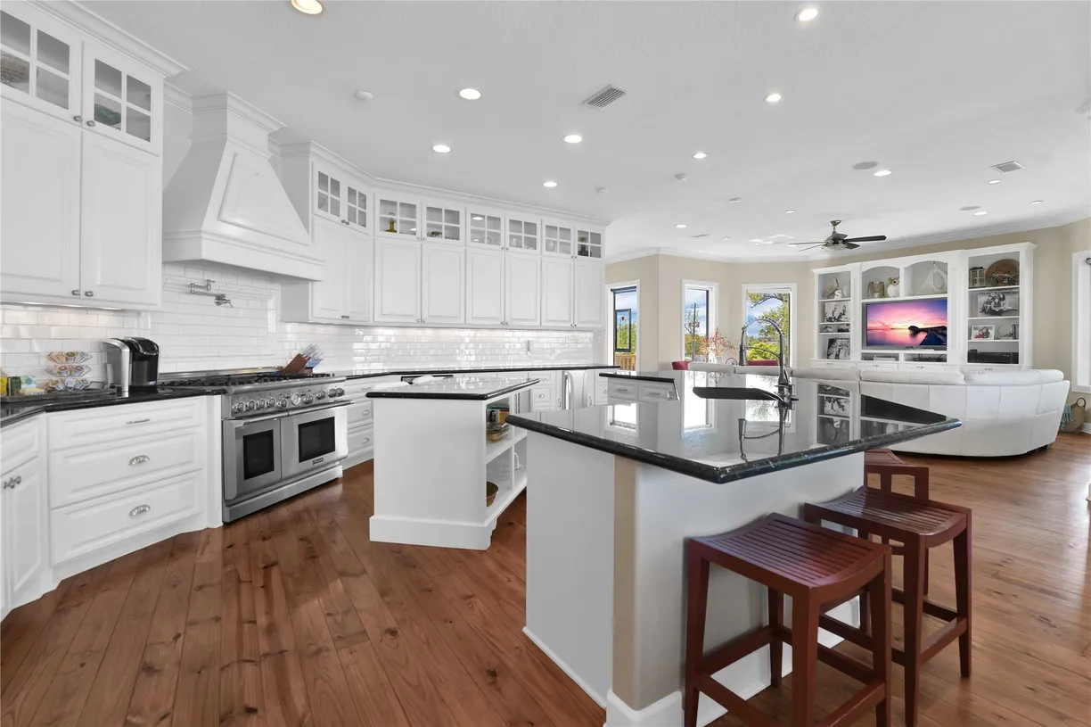Houston Real Estate | View 438 S Burnett Drive | Listing