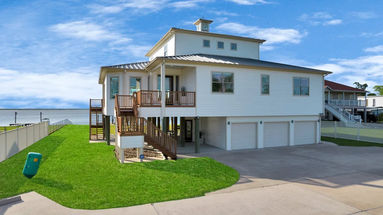 Houston Real Estate | View 438 S Burnett Drive | 3 Beds, 2 Baths