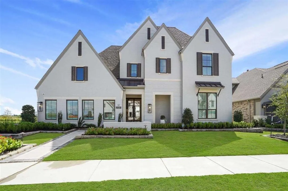 Houston Real Estate | View 4534 Southpoint Way | 5 Beds, 5 Baths