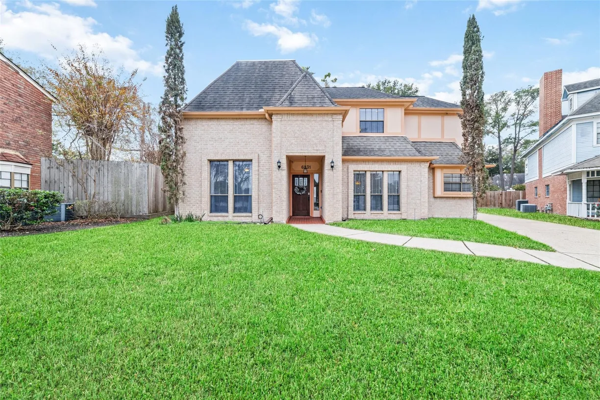 Houston Real Estate | View 6231 Oak Pass Drive | 3 Beds, 2 Baths