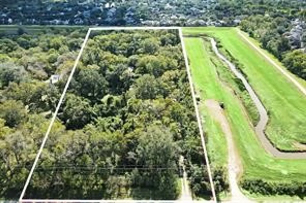 Houston Real Estate | View 2711 Mckeever Road | 2 Baths