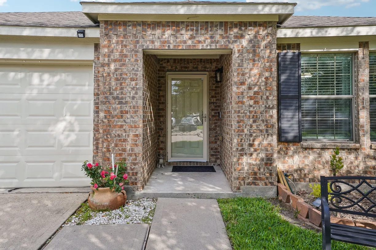 Houston Real Estate | View 8010 Clover Leaf Drive | Listing
