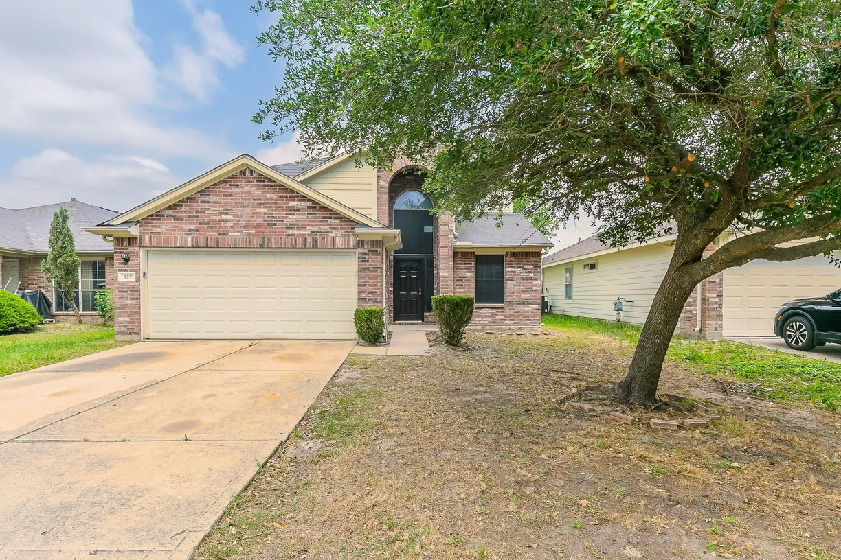 Houston Real Estate | View 927 Redcrest Springs Court | 3 Beds, 2 Baths