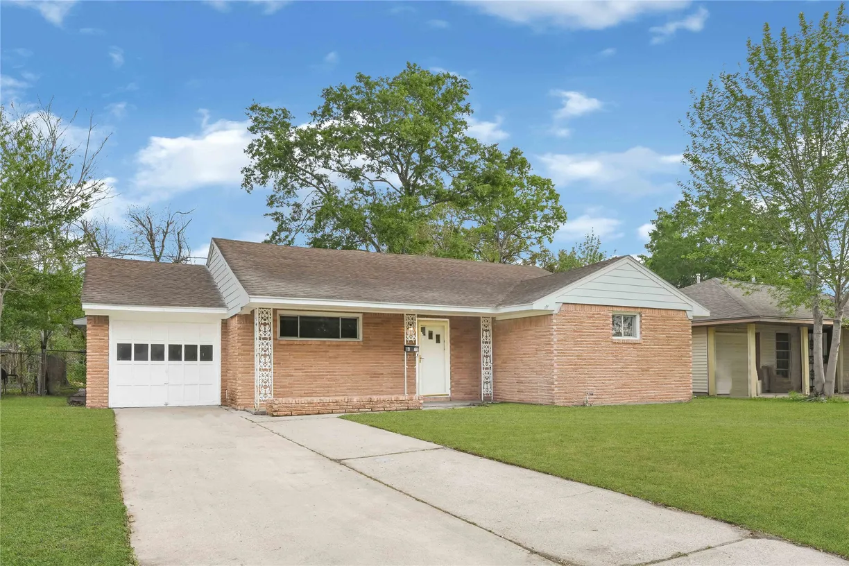 Houston Real Estate | View 6411 Beldart Street | 3 Beds, 2 Baths