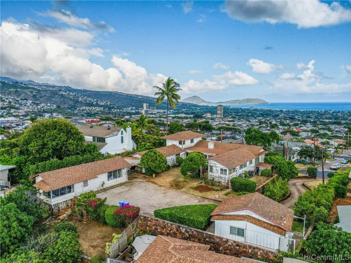 Hawaii Real Estate | View 766 Ocean View Drive | 4 Beds, 5 Baths
