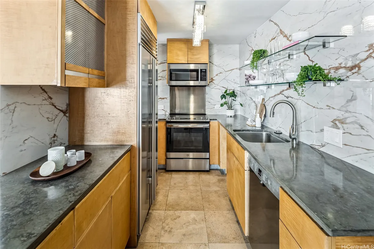 Hawaii Real Estate | View 2979 Kalakaua Avenue, 1-404 | Listing