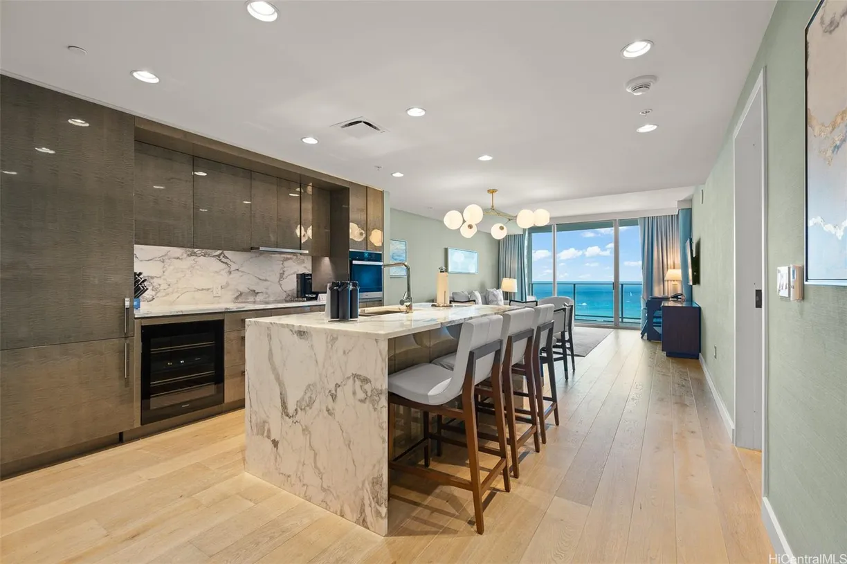 Hawaii Real Estate | View 2139 Kuhio Avenue, 3602 | 2 Beds, 3 Baths