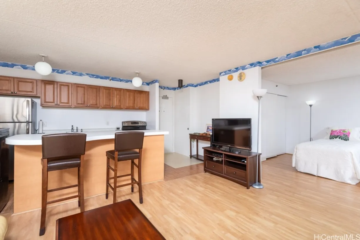 Hawaii Real Estate | View 201 Ohua Avenue, 1605-I | 1 Bed, 1 Bath