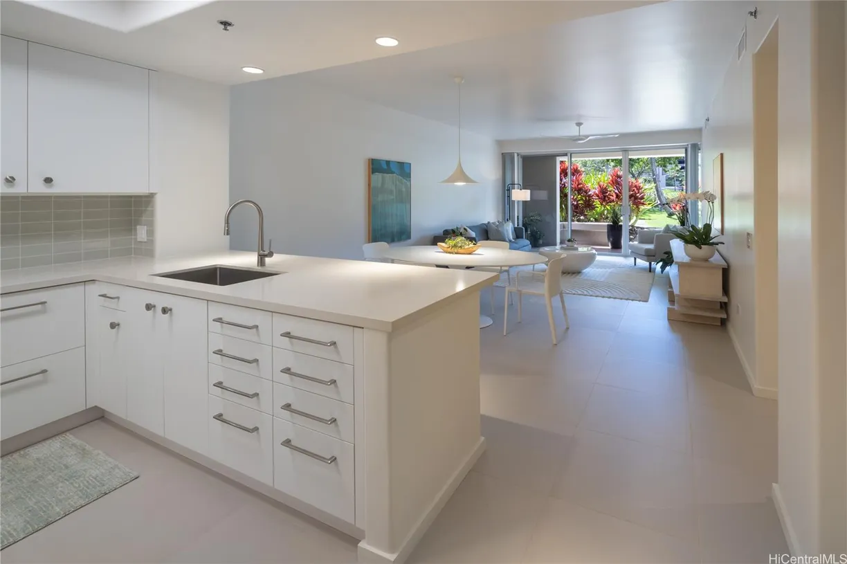 Hawaii Real Estate | View 1 Keahole Place, 3110 | 2 Beds, 2 Baths