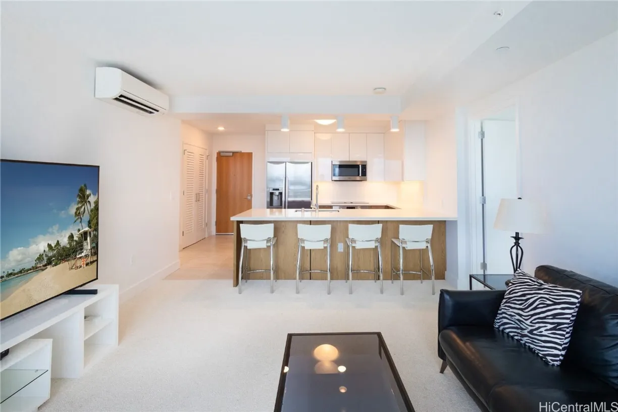 Hawaii Real Estate | View 629 Keeaumoku Street, 3109 | 2 Beds, 2 Baths