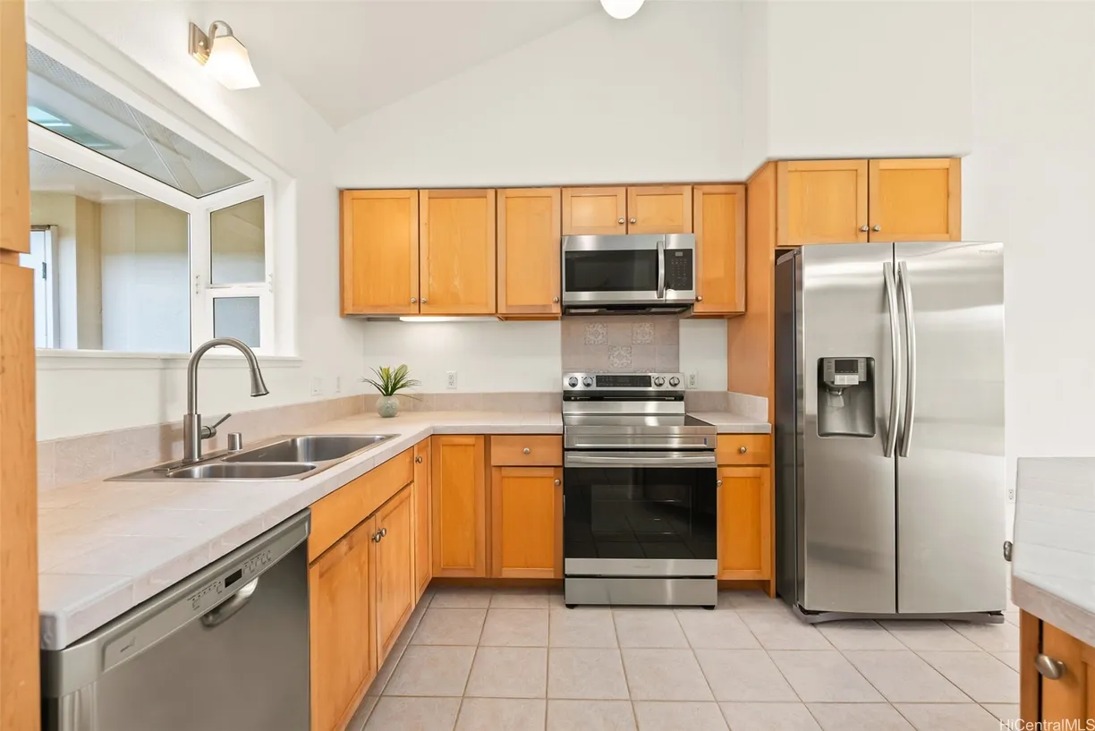 Hawaii Real Estate | View 2110 Kaneka Street, 71 | Listing