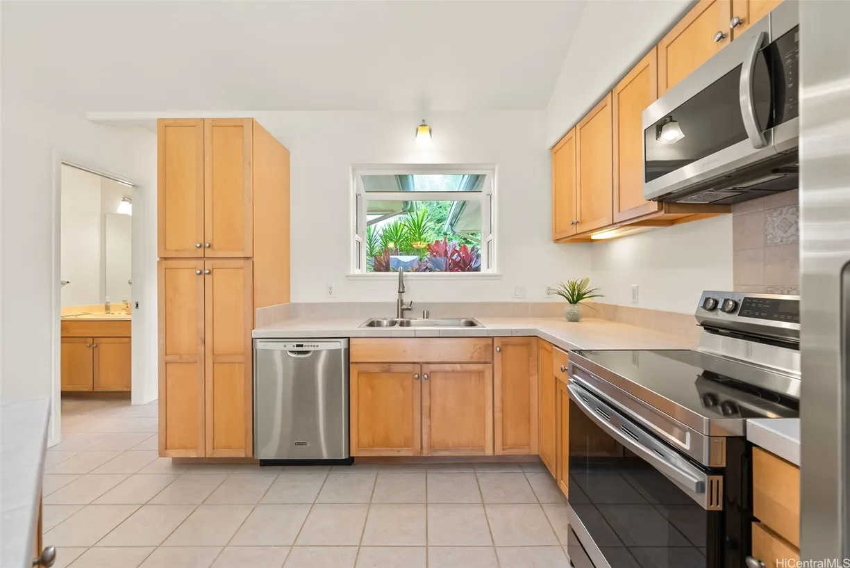 Hawaii Real Estate | View 2110 Kaneka Street, 71 | Listing