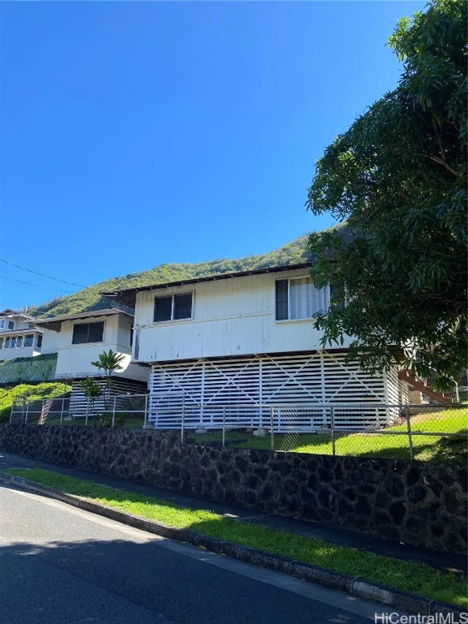 Hawaii Real Estate | View 2265 Waiomao Road | 3 Beds, 1 Bath