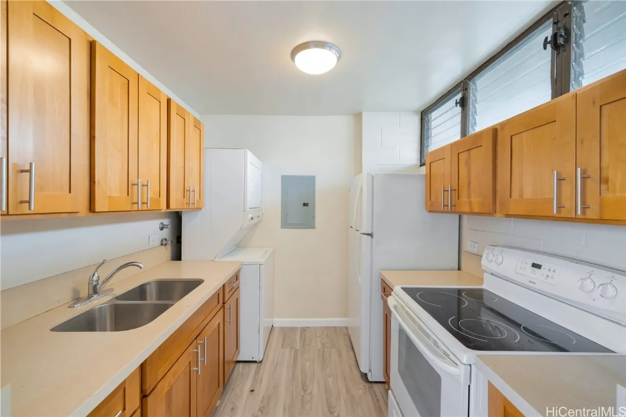 Hawaii Real Estate | View 1134 Kinau Street, 1202 | 1 Bed, 1 Bath