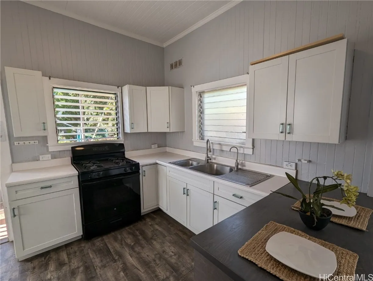 Hawaii Real Estate | View 3853 Keanu Street, B | Listing