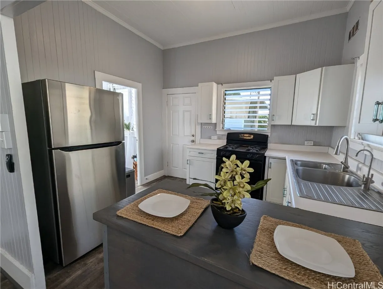 Hawaii Real Estate | View 3853 Keanu Street, B | Listing